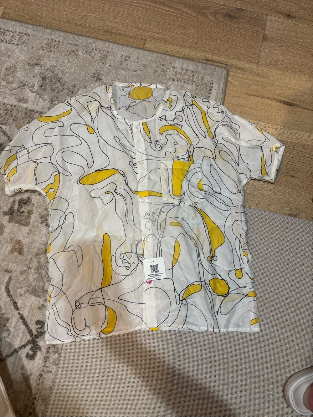 Keith Kelly NWT Women’s Short-Sleeve White Shirt with Yellow Abstract Print Silk